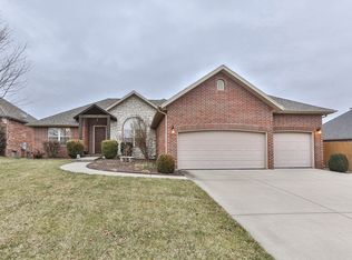614 Santa Monica Dr, Nixa, MO 65714