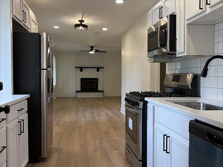 312 N 80th Ter — Photo 12