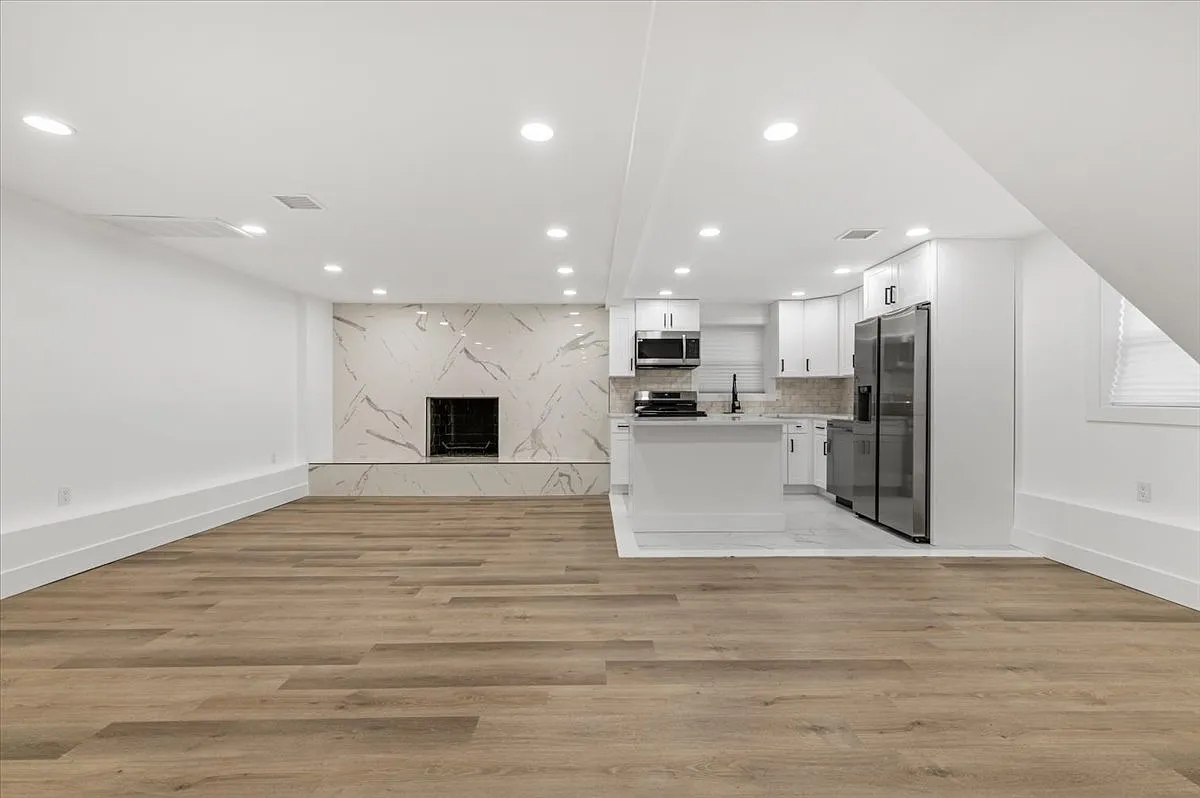3 bed, 1400 sqft, $4,580 — Photo 2