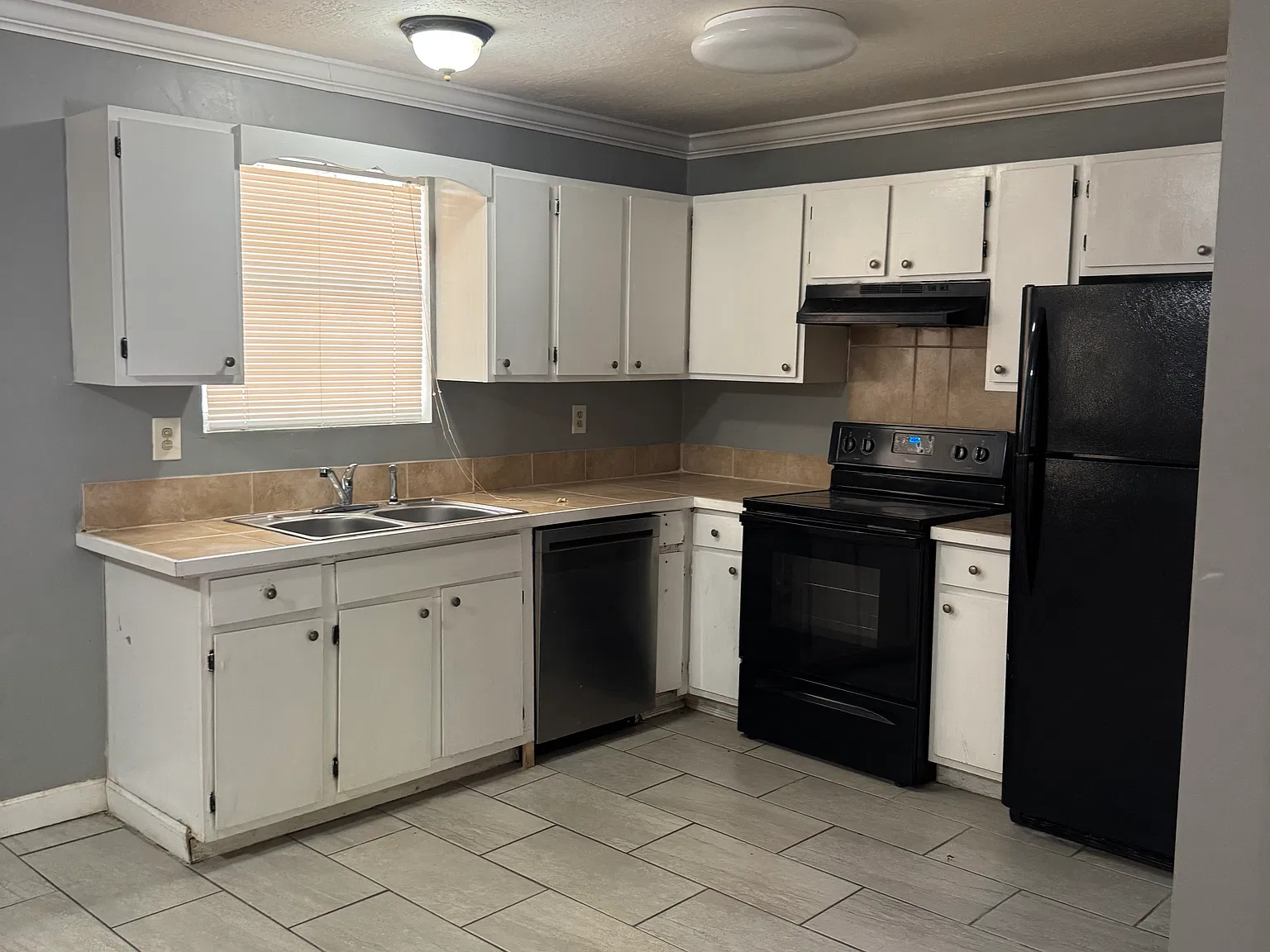 3 bed, 1073 sqft, $1,350 — Photo 2