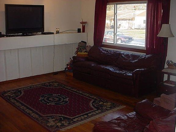 3rd image of 883 Caravelle Dr