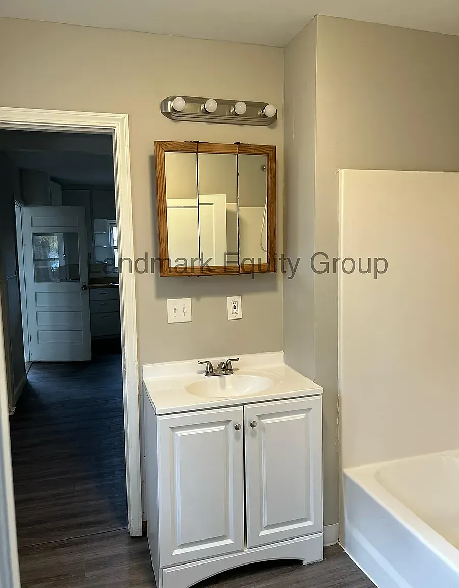 3 bed, 1212 sqft, $1,300 — Photo 4