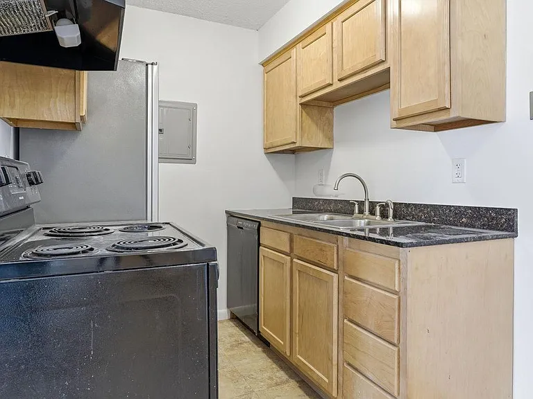 2740 Pleasant Ave #204 — Photo 4
