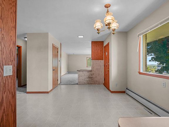 5th image of 721 W UPHAM STREET