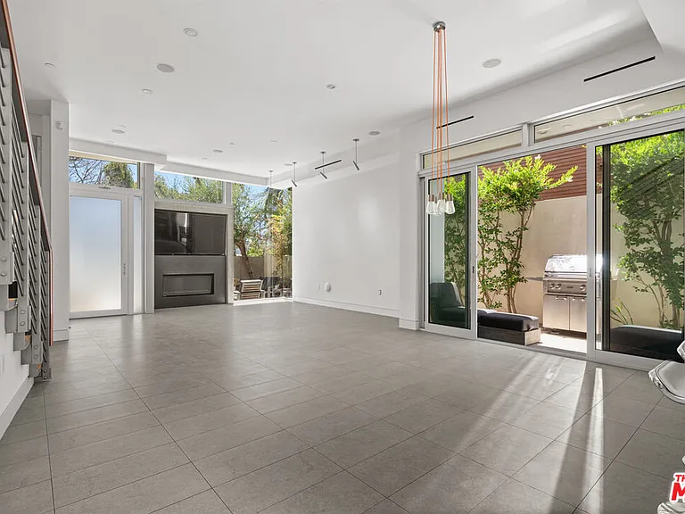 1217 Cabrillo Ave — Photo 10