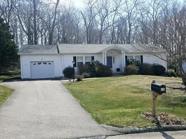 12 Hillcrest Drive, Montville, CT 06382