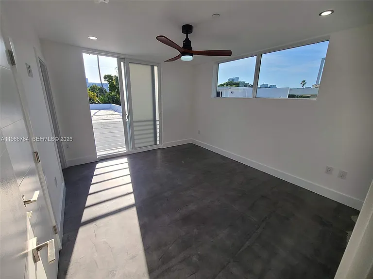 825 Michigan Ave #7 — Photo 16