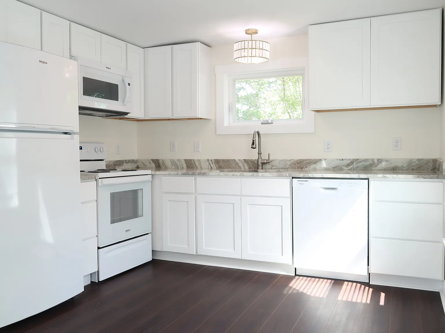203 Clarendon Ave — Photo 4