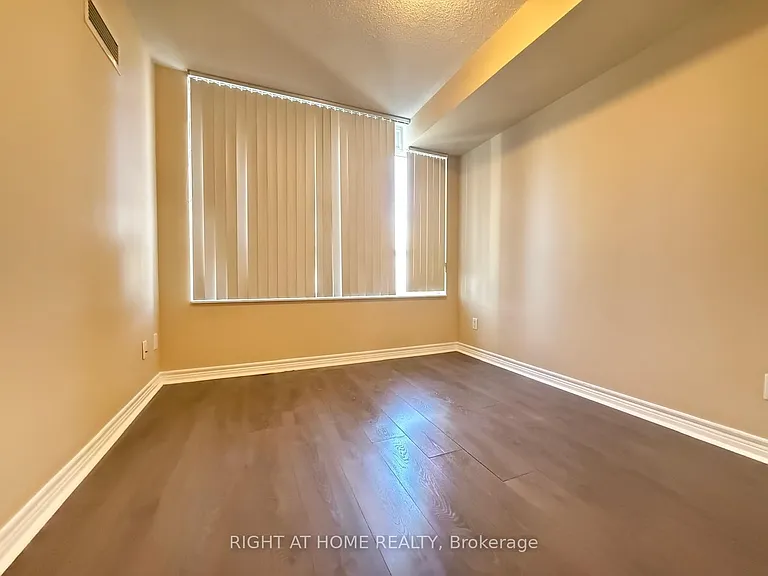 310 Burnhamthorpe Rd W #2101 — Photo 23