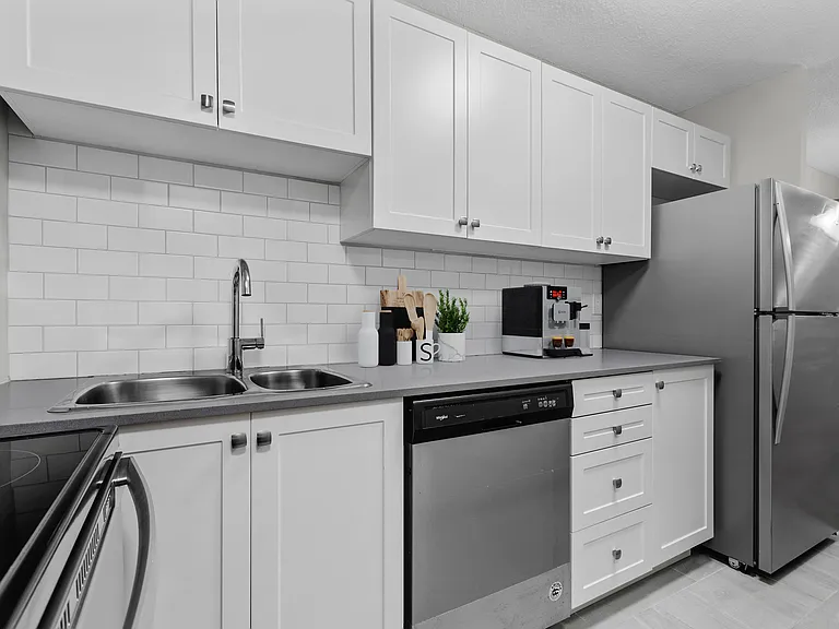 33 Ontario St — Photo 1