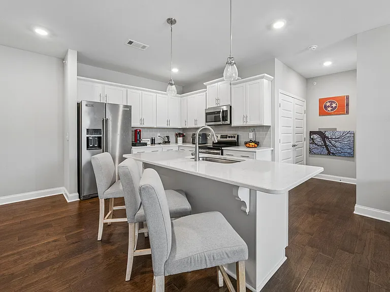 1801 Shadow Green Dr #304 — Photo 7