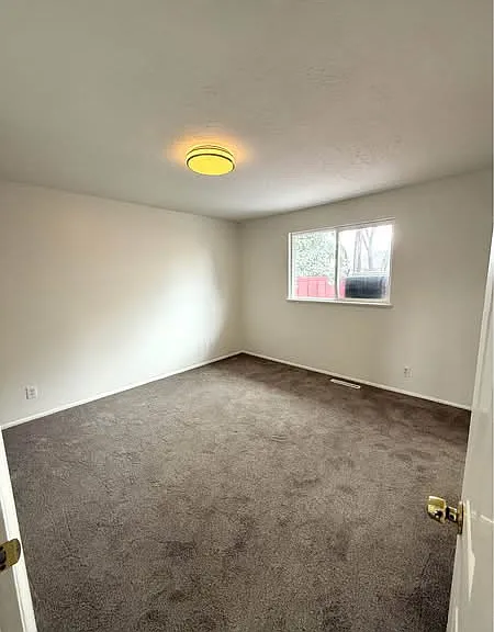 1586 Golden Gate St — Photo 5