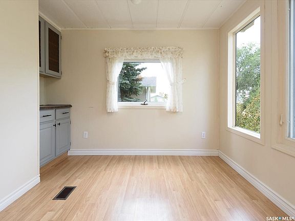 2nd image of 2 Hill Ave