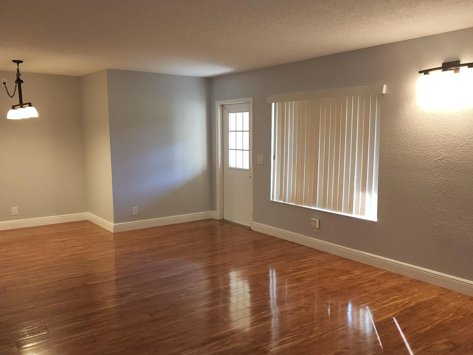 2 bed, 2.0 bath, 1115 sqft, $2,000 — Photo 2