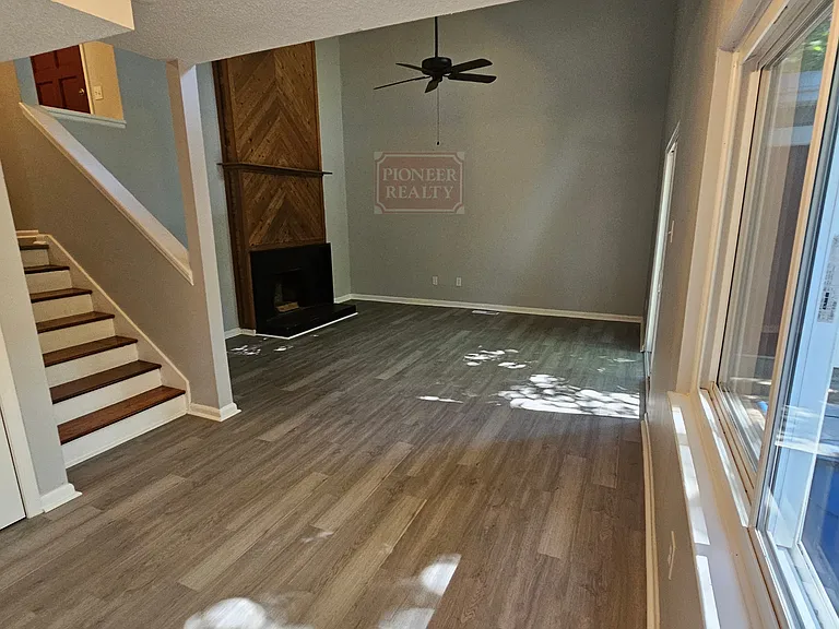 1827 Ivystone Dr — Photo 8