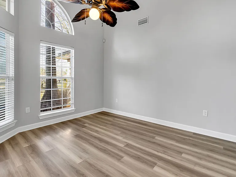 4429 Southminster Cir — Photo 32