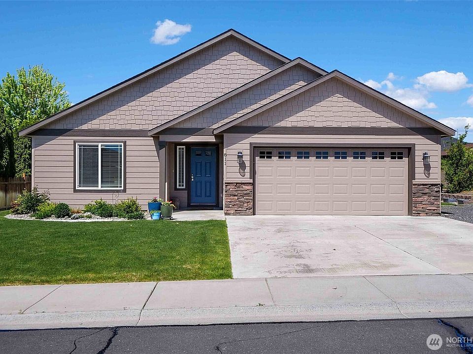 1st image of 811 7th Avenue NE