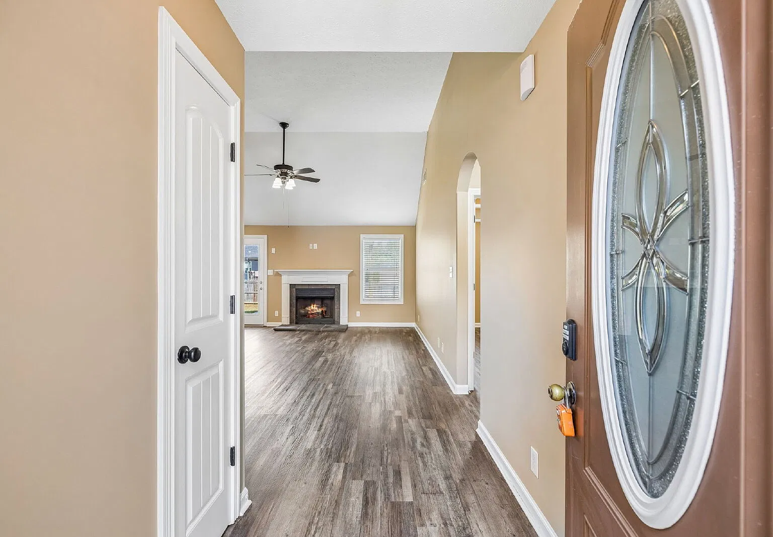 3 bed, 2.0 bath, 1746 sqft, $1,850 — Photo 2