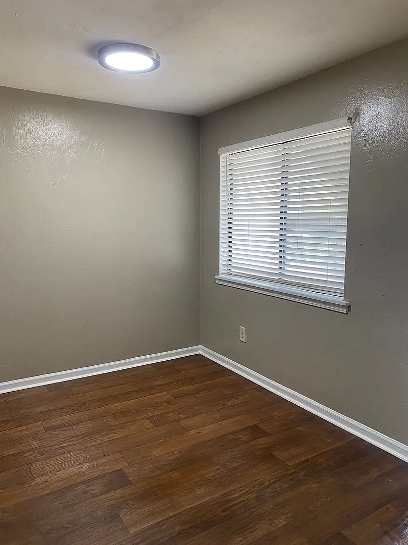Downstairs unit in Willow Bend avail NOW! — Photo 4