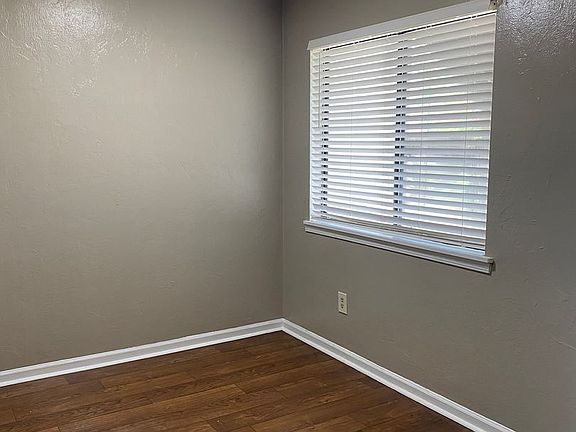3rd image of 1401 Willow Bend Way APT A