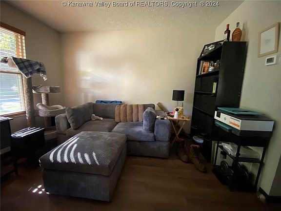 4th image of 1912 Chandler Dr
