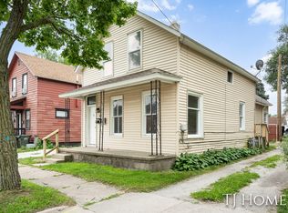 1079 1st St, Muskegon, MI 49440