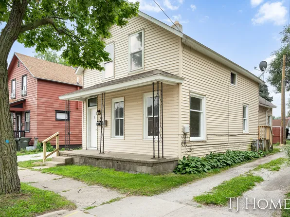 1079 1st St, Muskegon, MI 49440