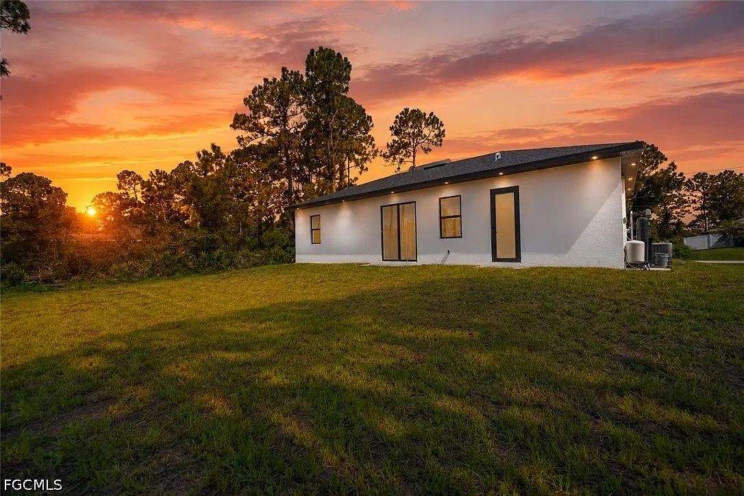 3 bed, 3.0 bath, 1057 sqft, $1,750 — Photo 2