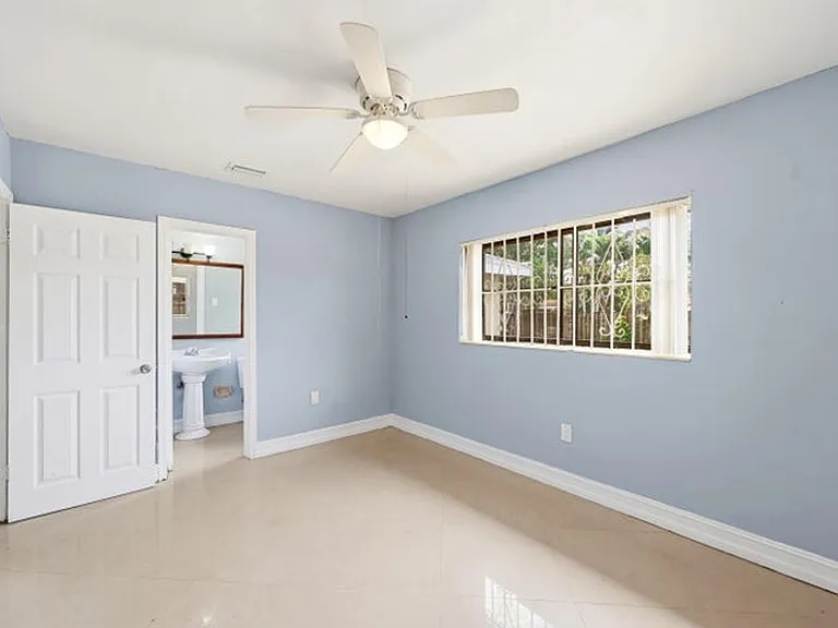 740 E Evanston Cir — Photo 7