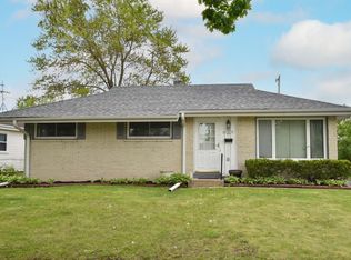 N82W15075 Manhattan Dr, Menomonee Falls, WI 53051