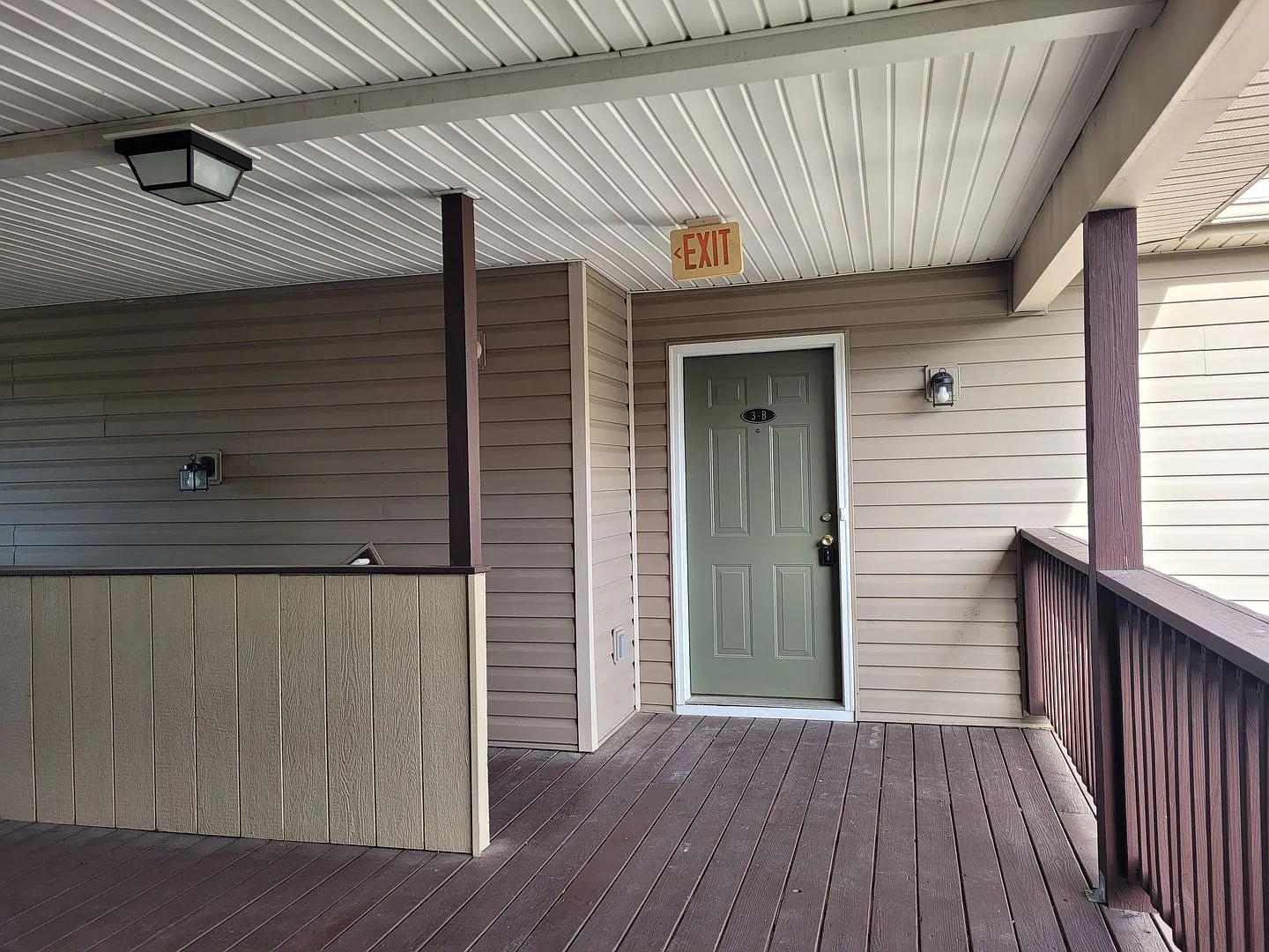 670 Bassett Dr - 2 BR/2 ba - $1400/mo — Photo 2