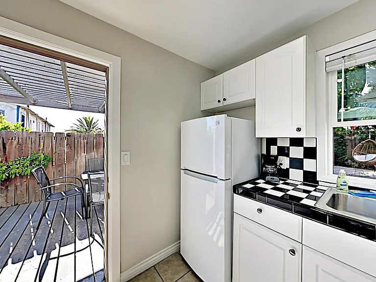 942 23rd St #B — Photo 26