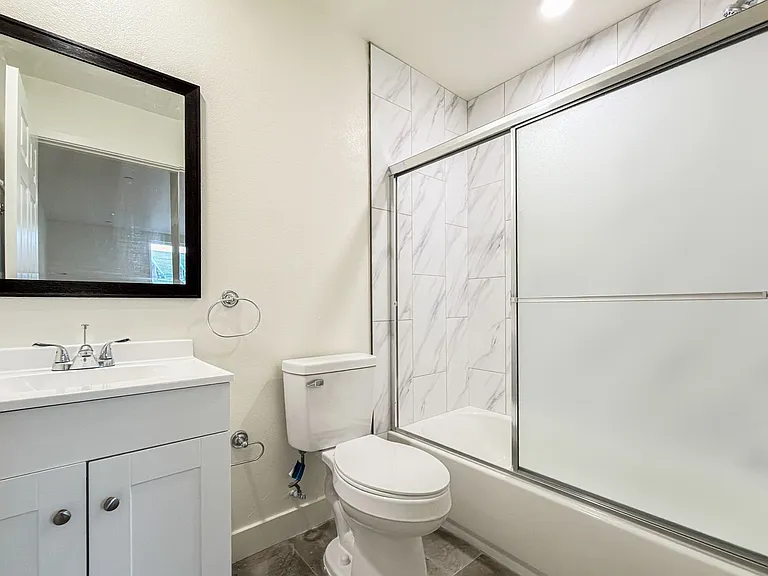 Brand New Luxury 4 & 5 Bed Units — Photo 12