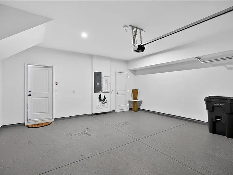 1445 Creekside Cir NW — Photo 34