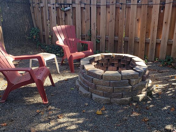Outdoor fireplace
