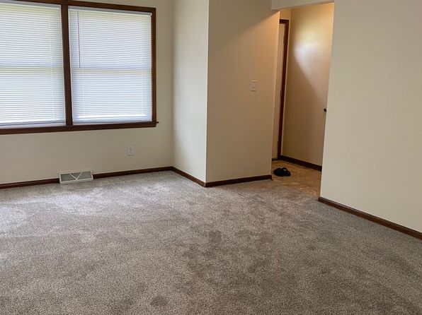 702 Wall Ave