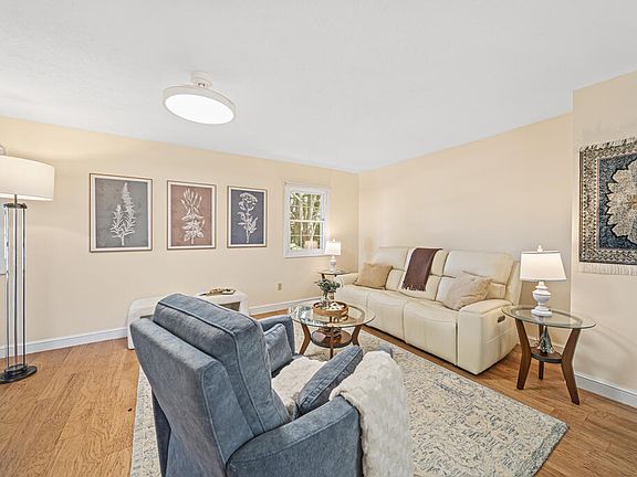 5th image of 265 Constitution Dr