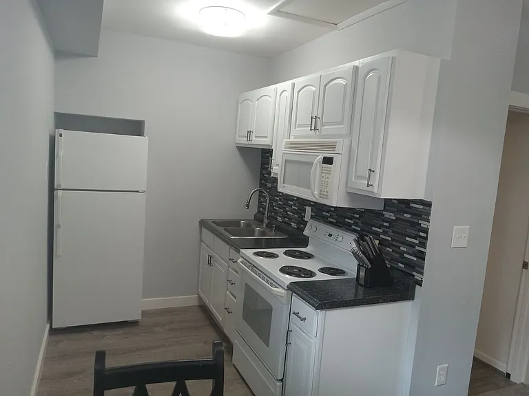 10788 Glenhurst Dr #B — Photo 5