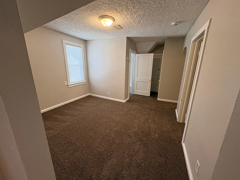 1033 E Mulberry St #B — Photo 12