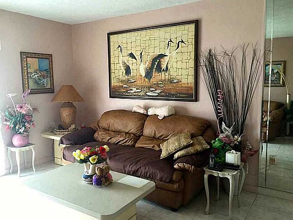 4th image of 16901 NE 13th Ave APT 203