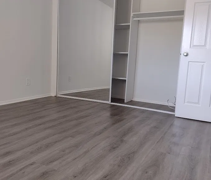 640 W 7th St #5 — Photo 5