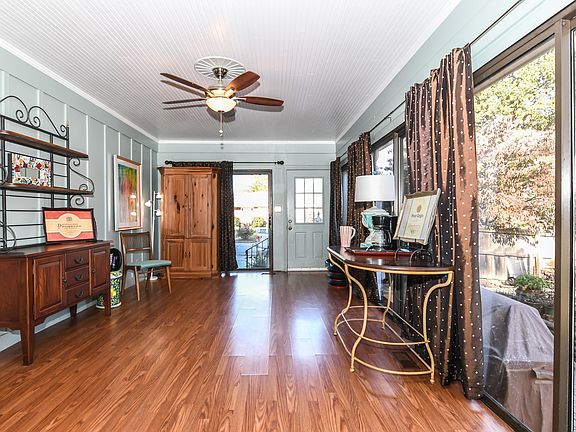 4th image of 2204 Villa Dr