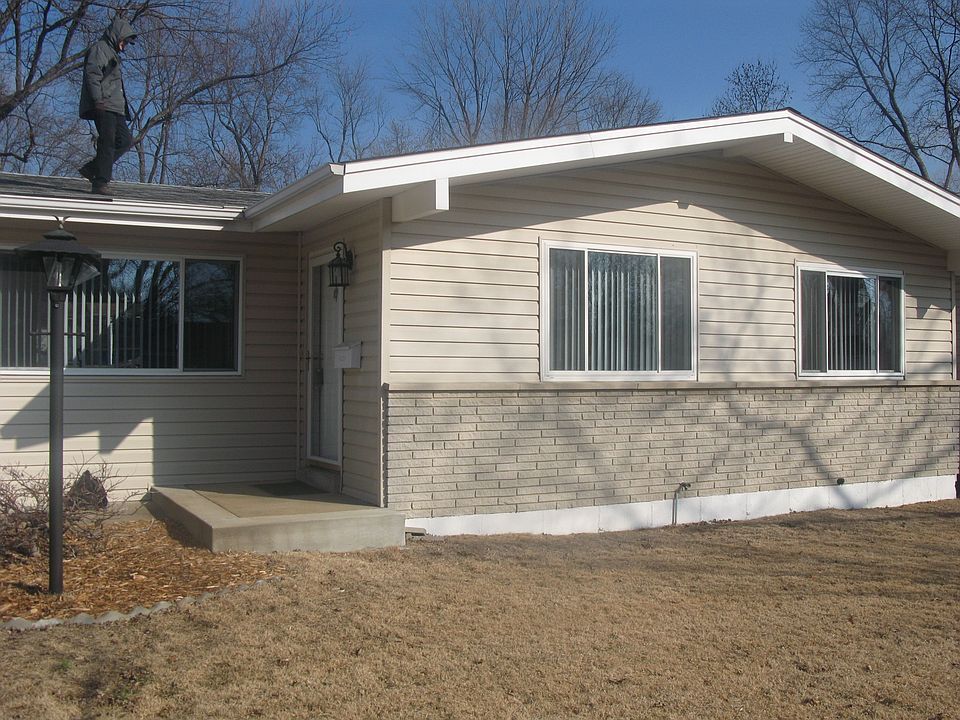 1st image of 827 Lynn Haven Ln