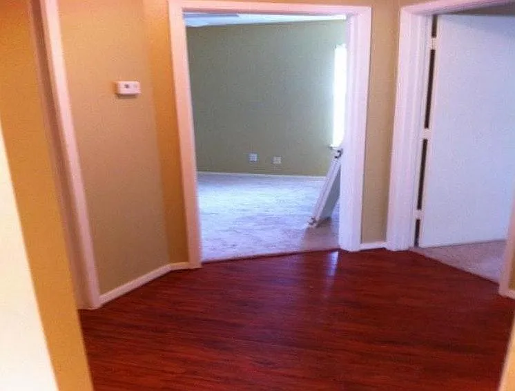 403 Magnolia Ct — Photo 3