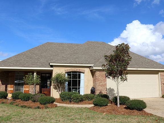 3rd image of 572 Oak Park Cir