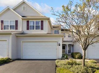 2984 Langston Cir #2984, St Charles, IL 60175