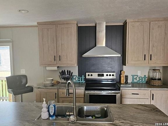 3rd image of 6100 rancier