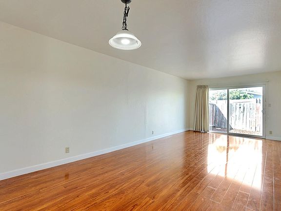 5th image of 2560 Bowers Ave