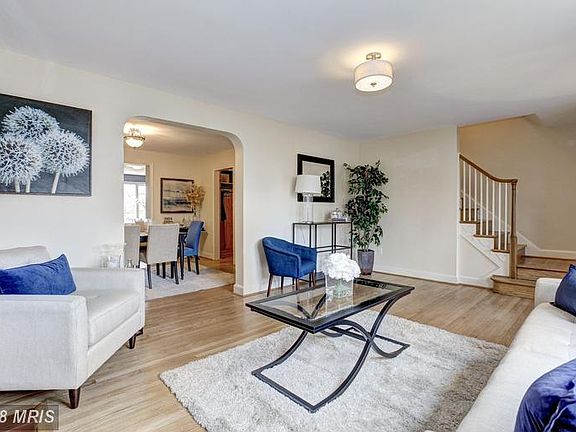 Living Room (3 of 3)