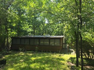 5116 Commanche Dr, Shohola, PA 18458